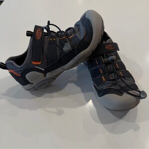 Keen Kids Knotch Hollow Sneaker Youth Size 3